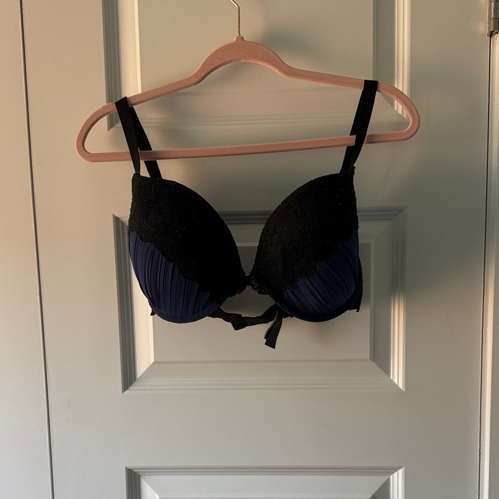 Avenue Elegant Black and Blue Bra